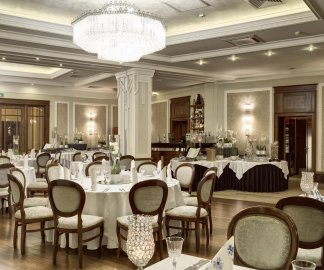 Wiecz&oacute;r w stylu Art D&eacute;co &ndash; 5 zasad savoir-vivre lat 20.