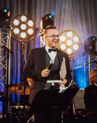 Muzyka, która porywa: orkiestra, konferansjer, DJ