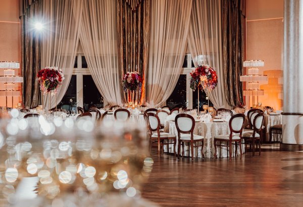 Scenografia i światło epoki