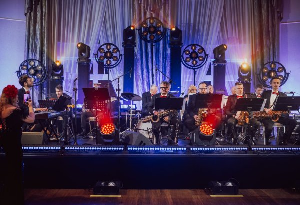 Scenografia i światło epoki