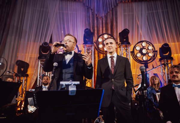 Muzyka, która porywa: orkiestra, konferansjer, DJ