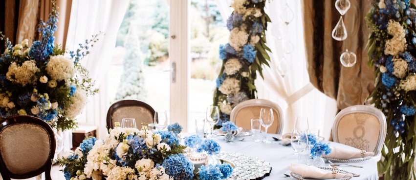 Ślubne dekoracje w stylu luksusowego Lazurowego Wybrzeża