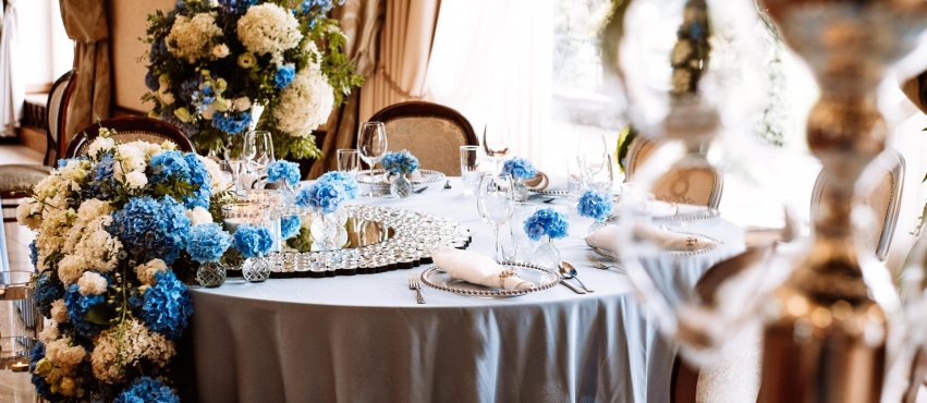 Ślubne dekoracje w stylu luksusowego Lazurowego Wybrzeża