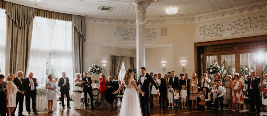Królewskie wesele w Rezydencji Luxury Hotel: elegancja Art Deco i magia natury