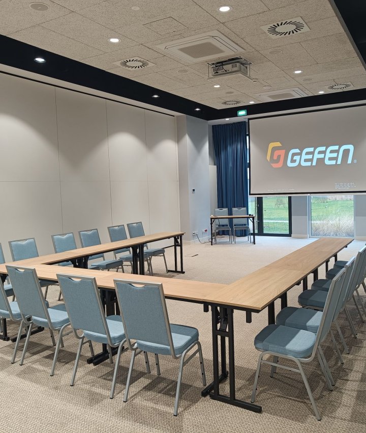 Sala konferencyjna w Arche Hotelu Poloneza Warszawa w układzie podkowy