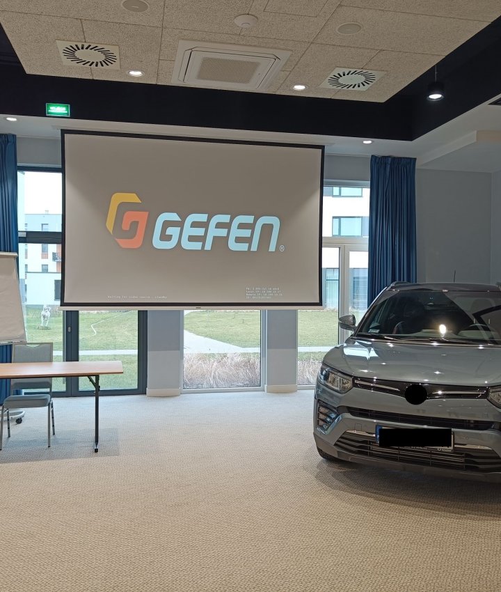 Sala konferencyjna numer 4 z samochodem, car show w Arche Hotel Poloneza Warszawa