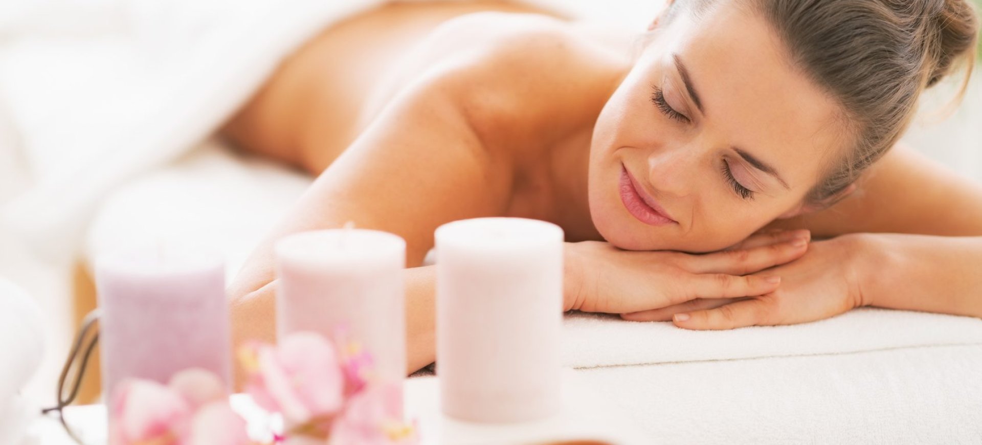 Masaż indonezyjski, bambusem, hawajski lomi-lomi – który styl pasuje do Twojego ciała?