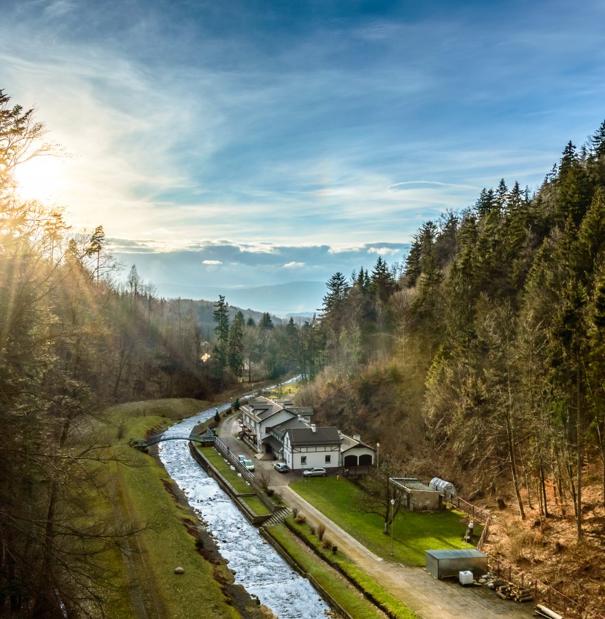 Wodospad Wilczki i zabytki architektury drewnianej w Międzygórzu