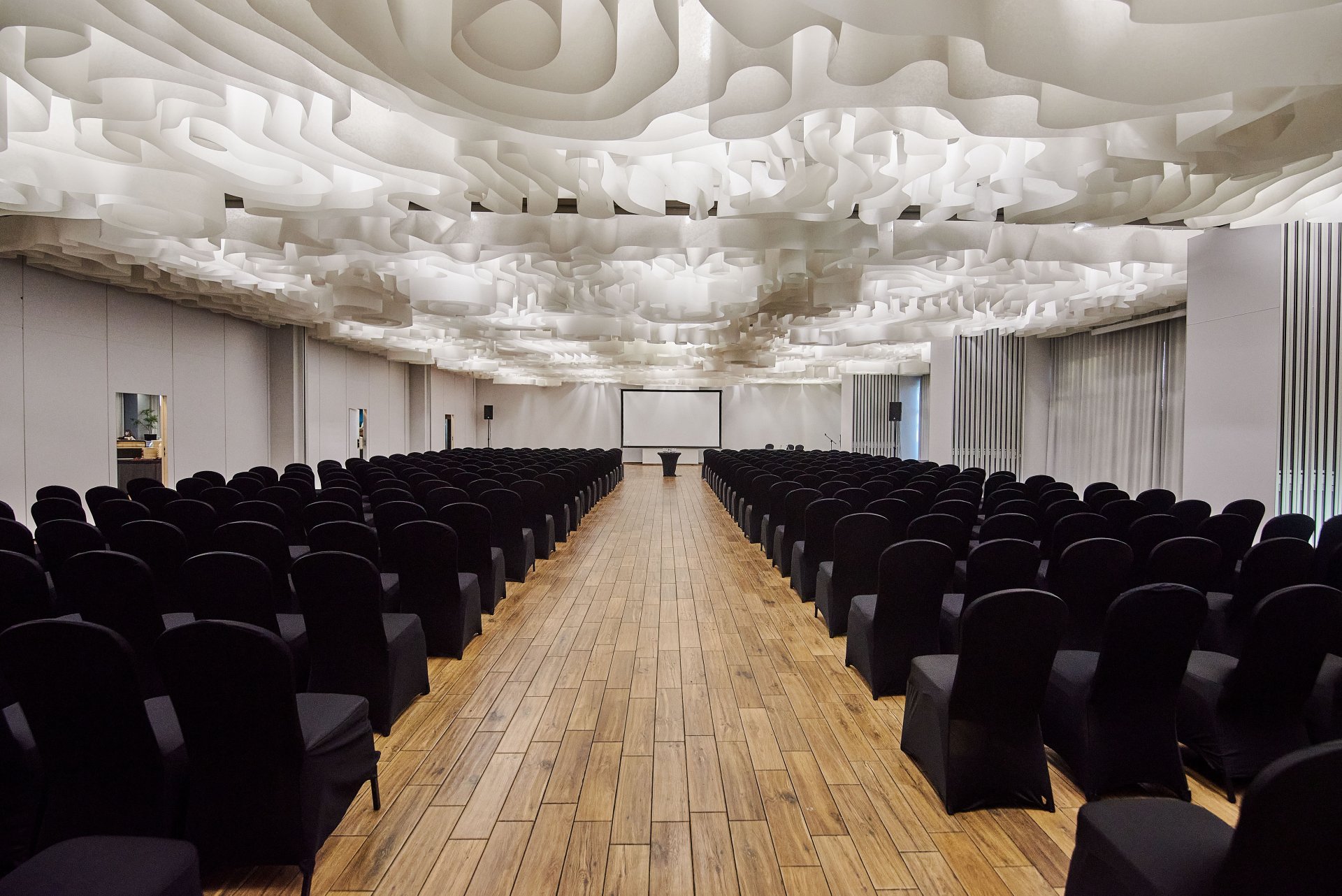 Multimedialne sale konferencyjne