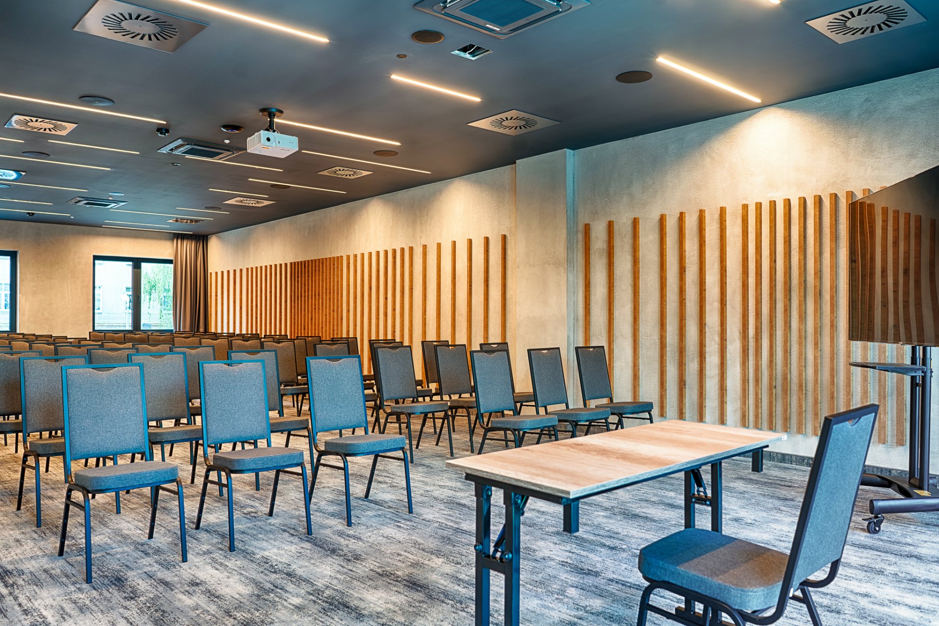 Multimedialne sale konferencyjne