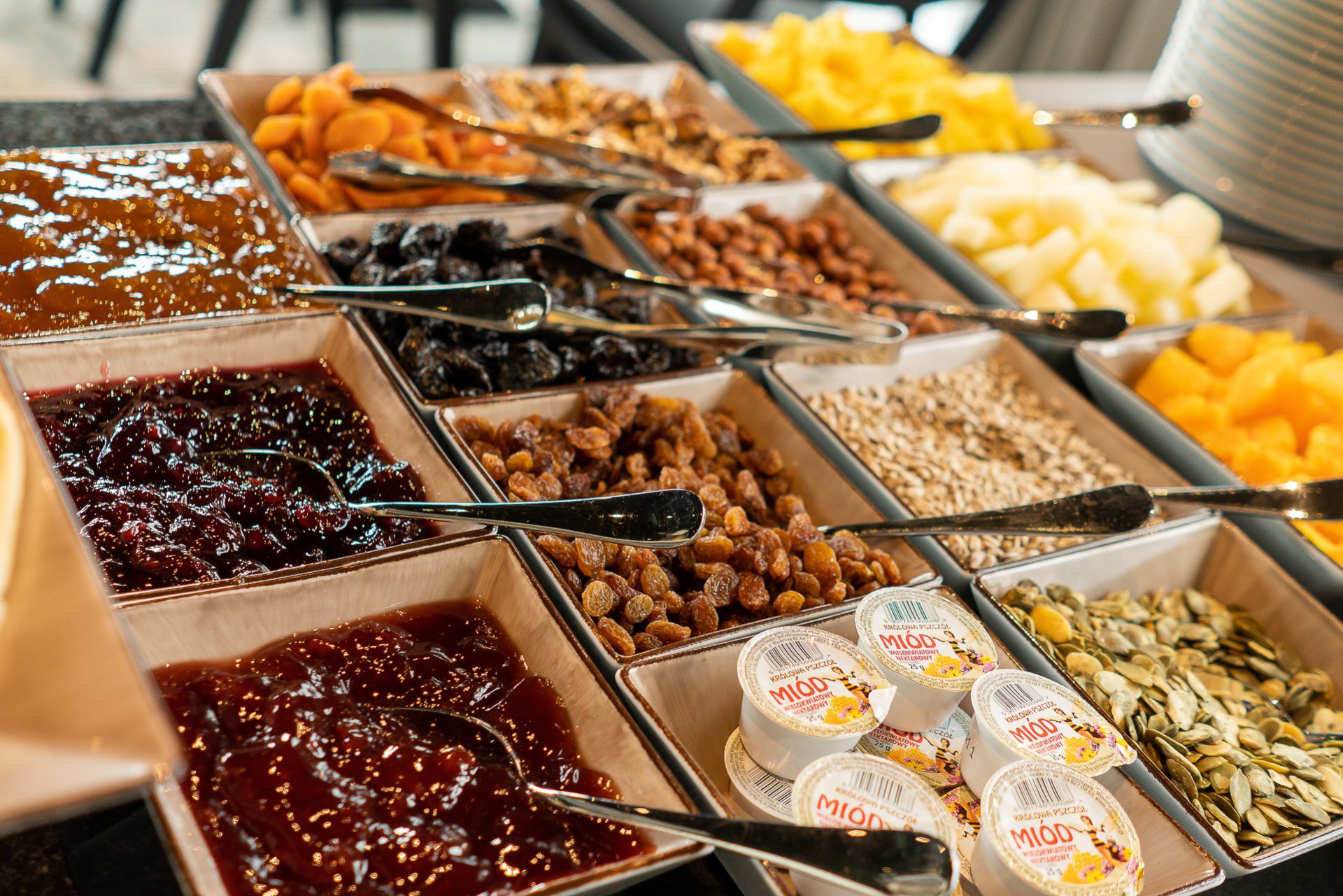 Bogaty śniadaniowy bufet