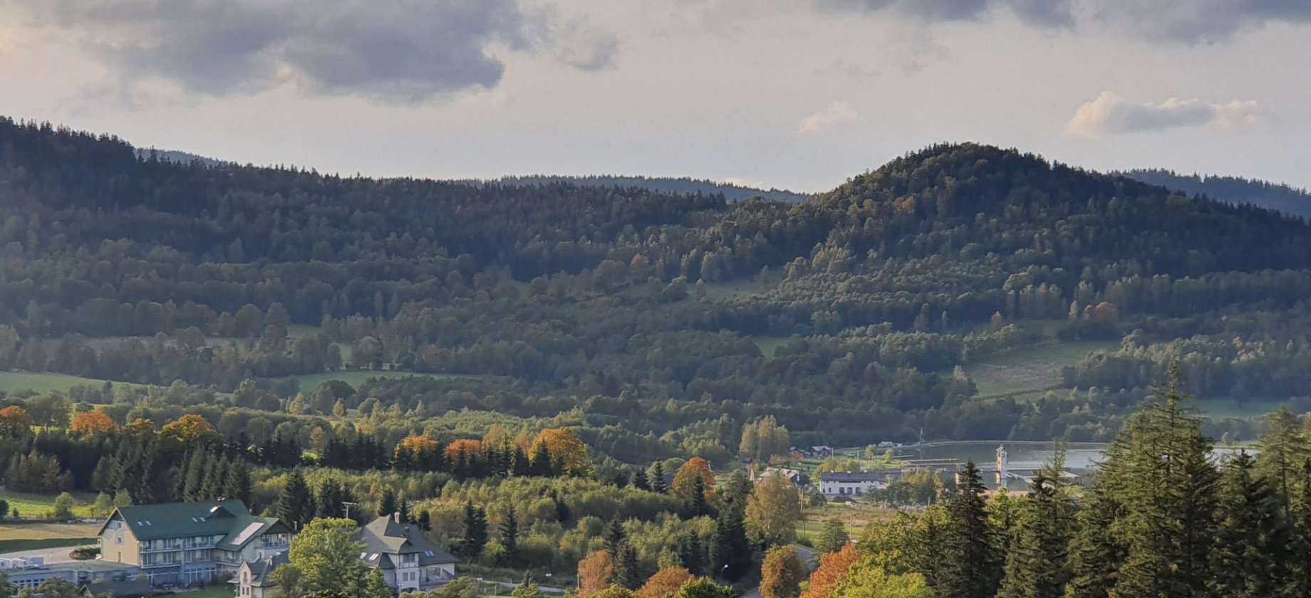 Czernica 1 083 m n.p.m. - Szlaki Turystyczne i Wieża Widokowa na szczycie