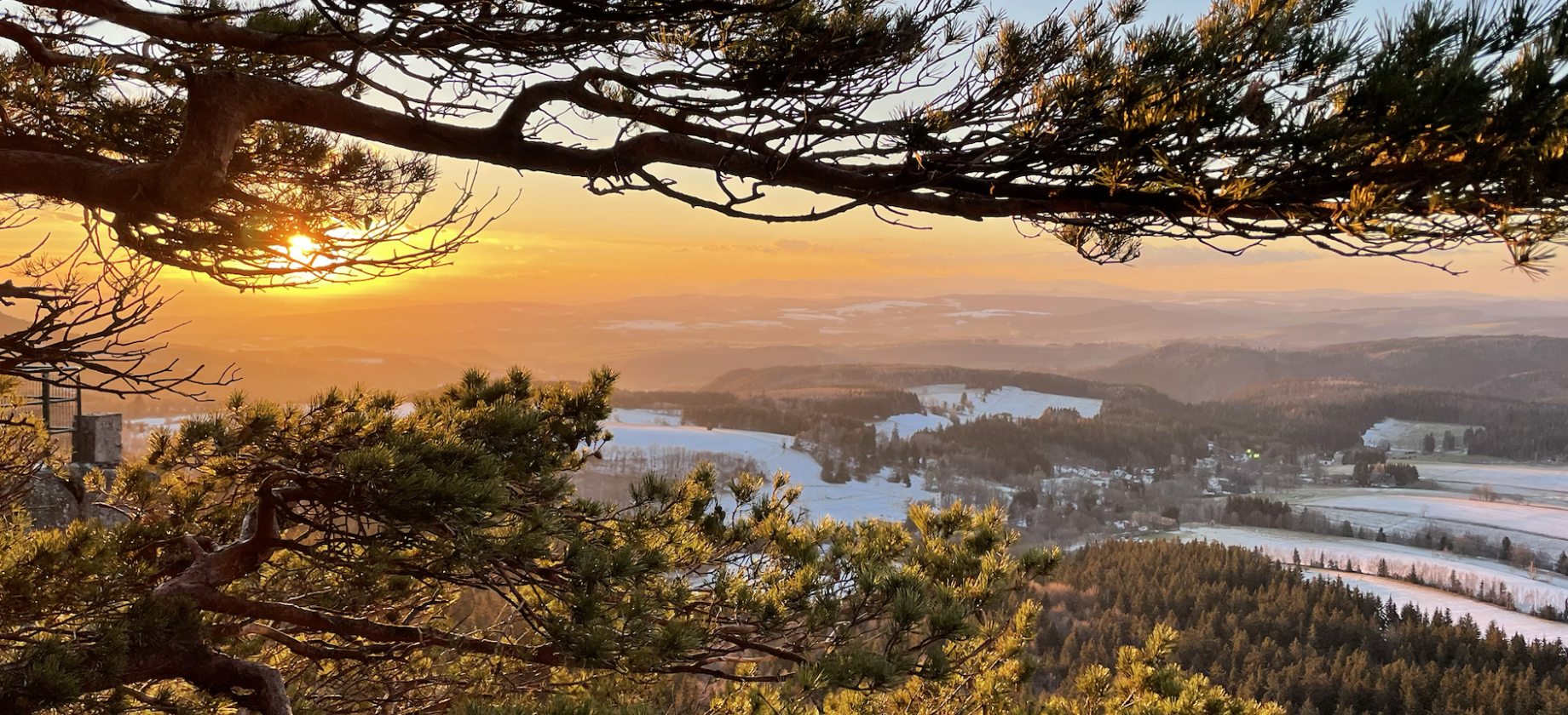 Szczeliniec Wielki - odkryj najwyższy szczyt Gór Stołowych