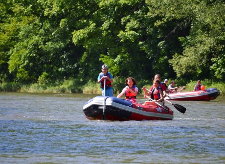 Rafting w Bardzie. Malowniczy spływ Przełomem Bardzkim