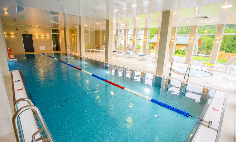 Basen kryty z brodzikiem i jacuzzi