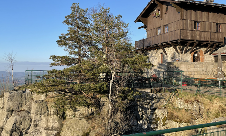 Szczeliniec Wielki - odkryj najwyższy szczyt Gór Stołowych