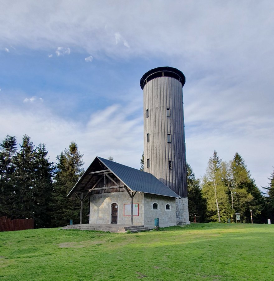Borówkowa 900 m n.p.m. - Piękne widoki, wieża widokowa i prosty szlak turystyczne