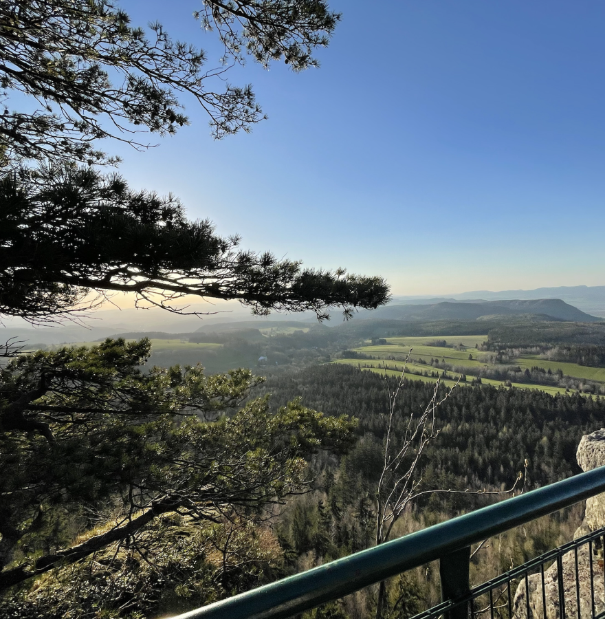 Szczeliniec Wielki - odkryj najwyższy szczyt Gór Stołowych