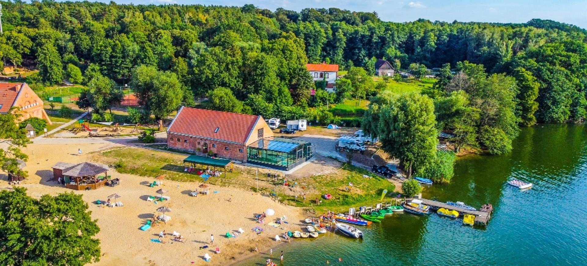 Strand und Wasserattraktionen