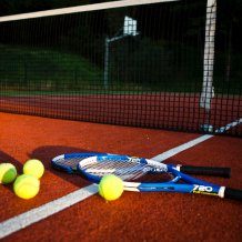 Sportinfrastruktur: Sport und Erholung in Olandia: Multifunktionsplatz und Tennisplatz, Beachvolleyballplatz