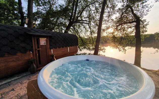 Strefa spa nad jeziorem