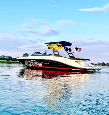 Rejs motorówką po okolicznych jeziorach