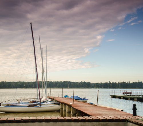 Przystań żeglarska i "Marina"
