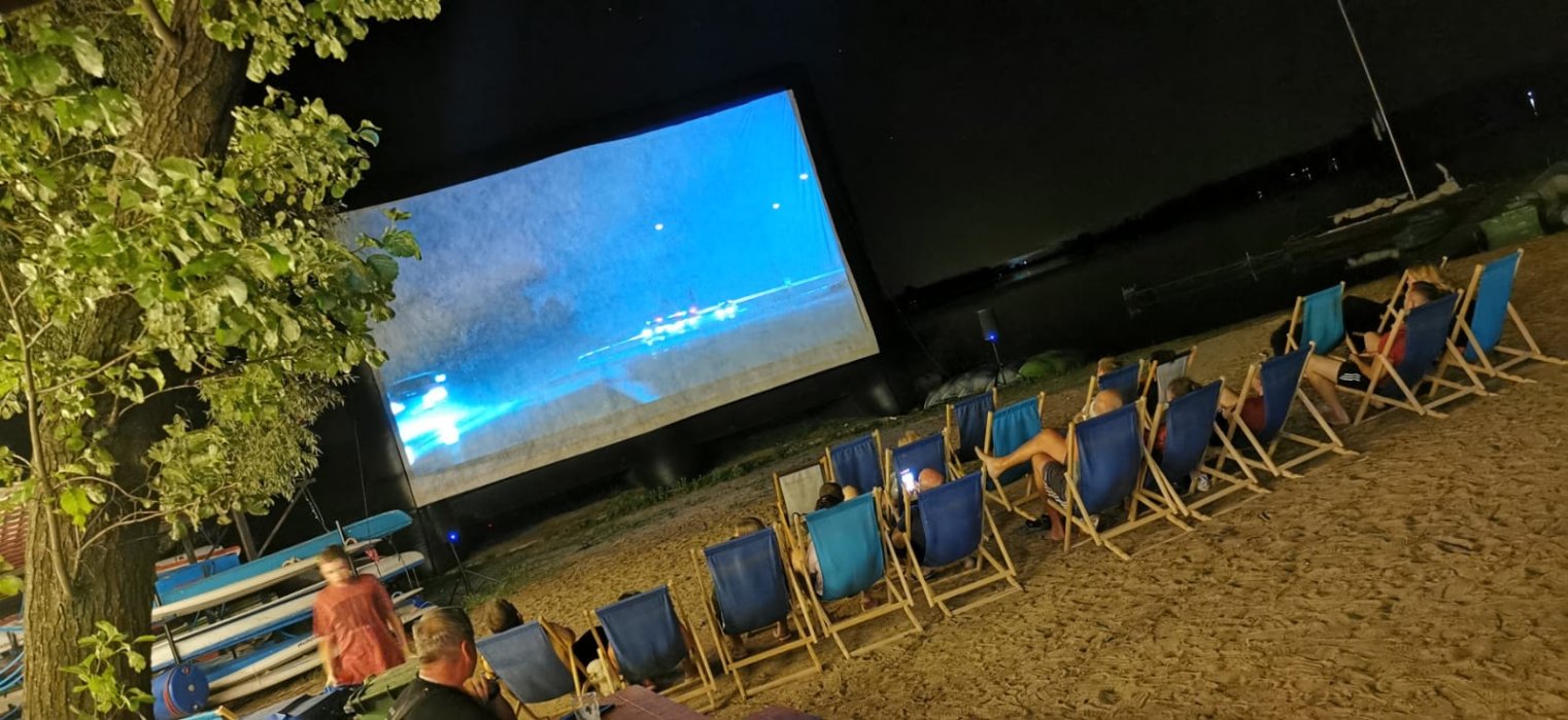 Kino nad jeziorem w Trzech Jeziorach