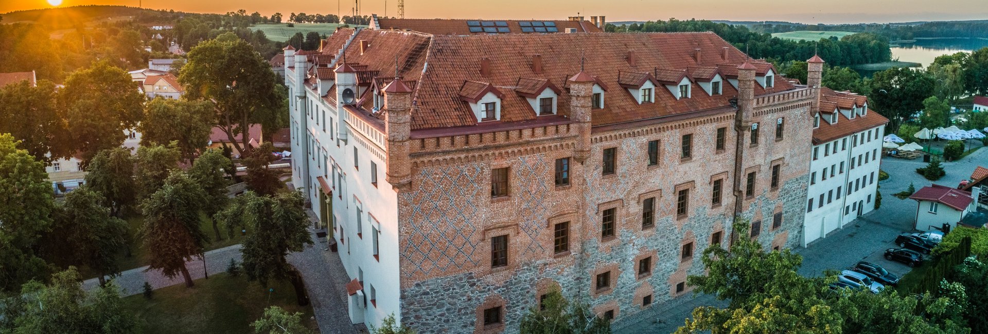 Nocleg w zamku – jak wygląda pobyt w historycznym wnętrzu?