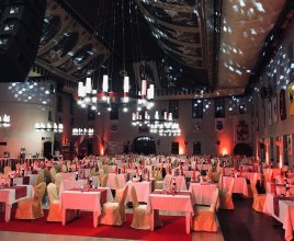 Hotel biznesowy z dużą salą konferencyjną