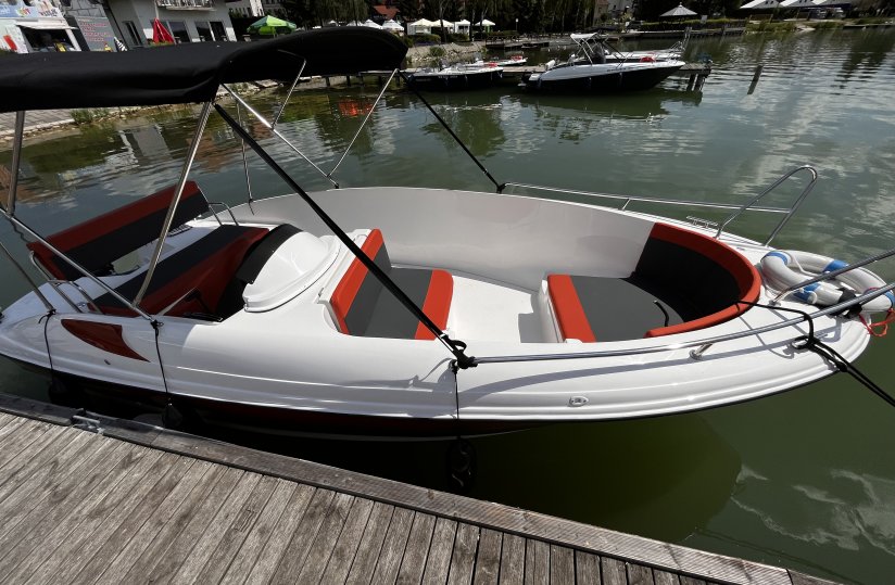 Zamkowe łodzie motorowe