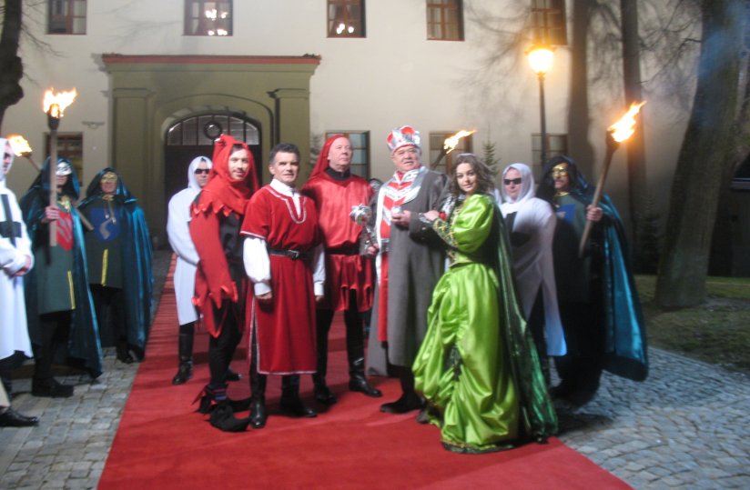 Knight's Feast - an extraordinary journey through time