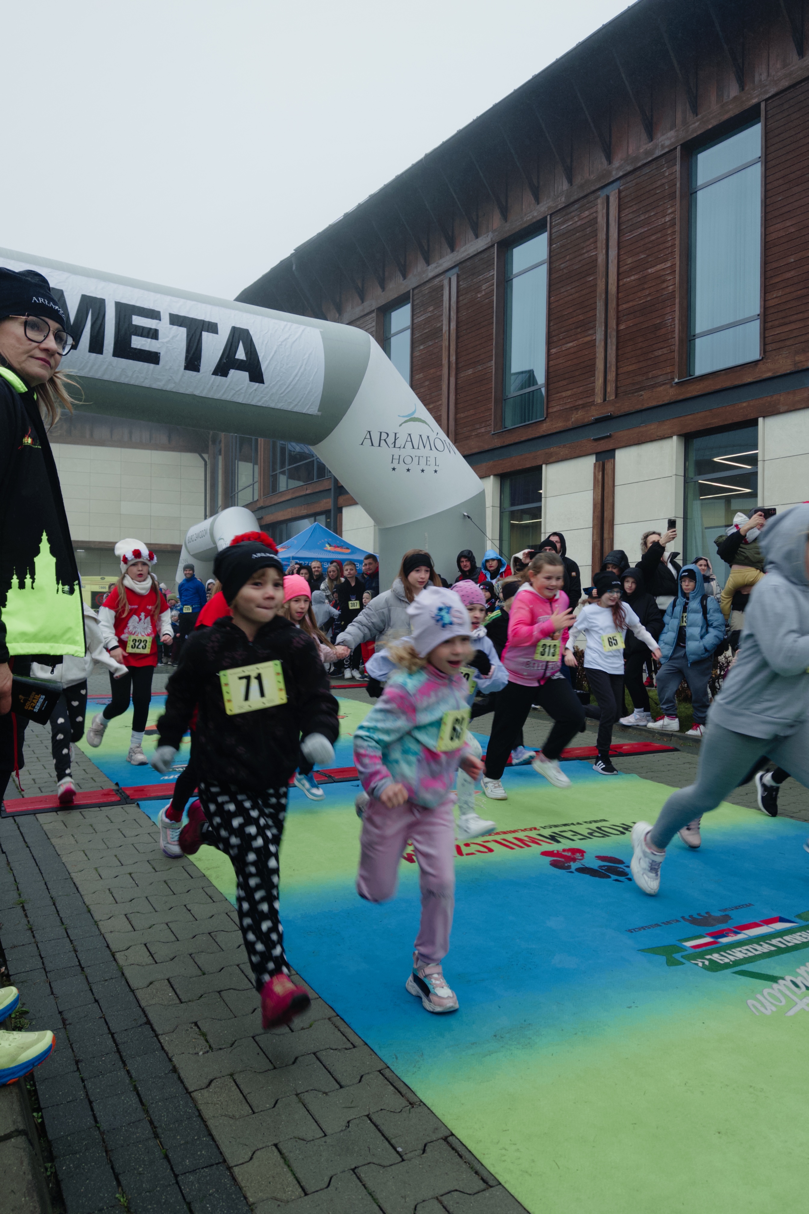 Dzieci rozpoczynające V Bieg Arłamowski