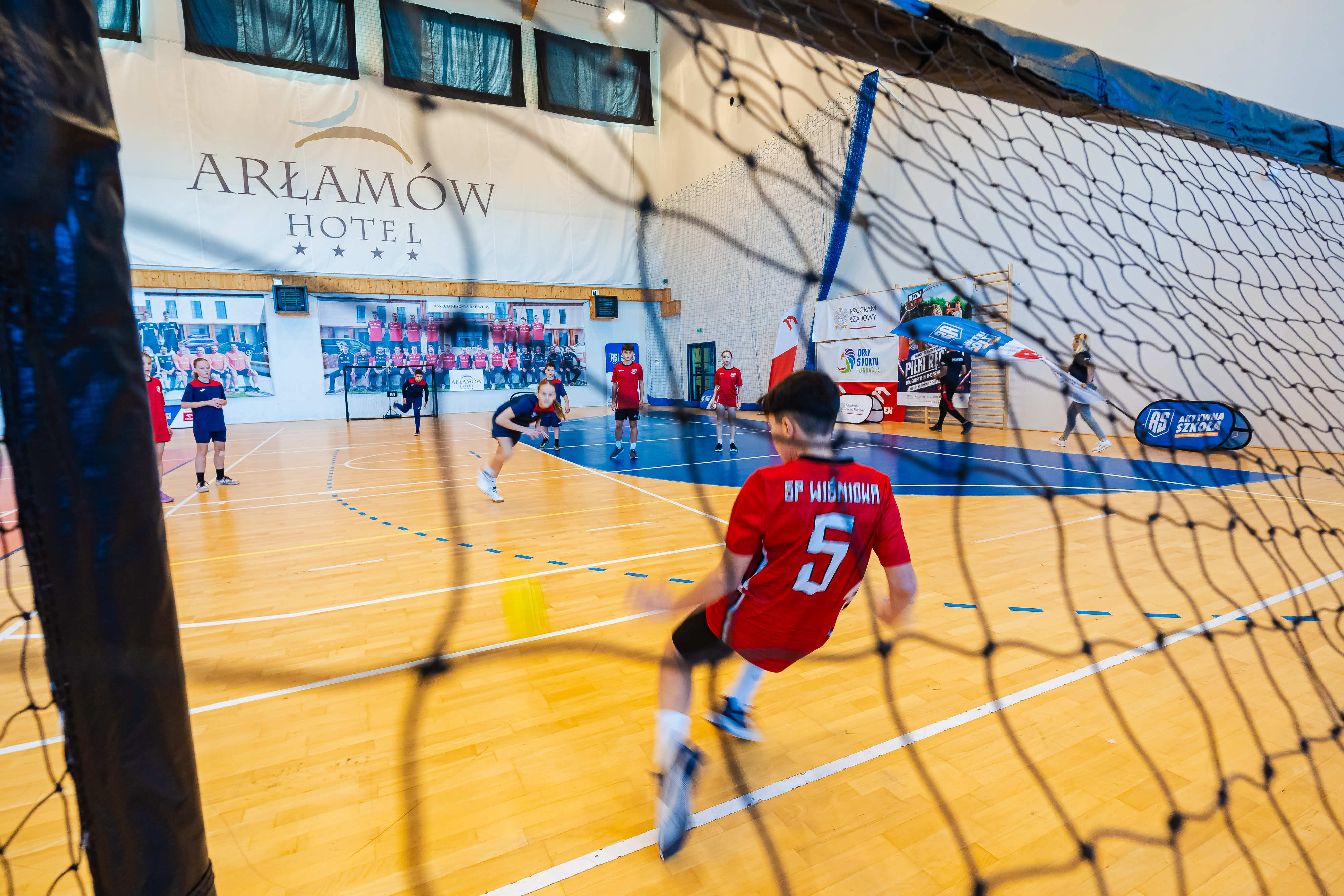 Rywalizacja na turnieju ,,Ręczna na Orliku''