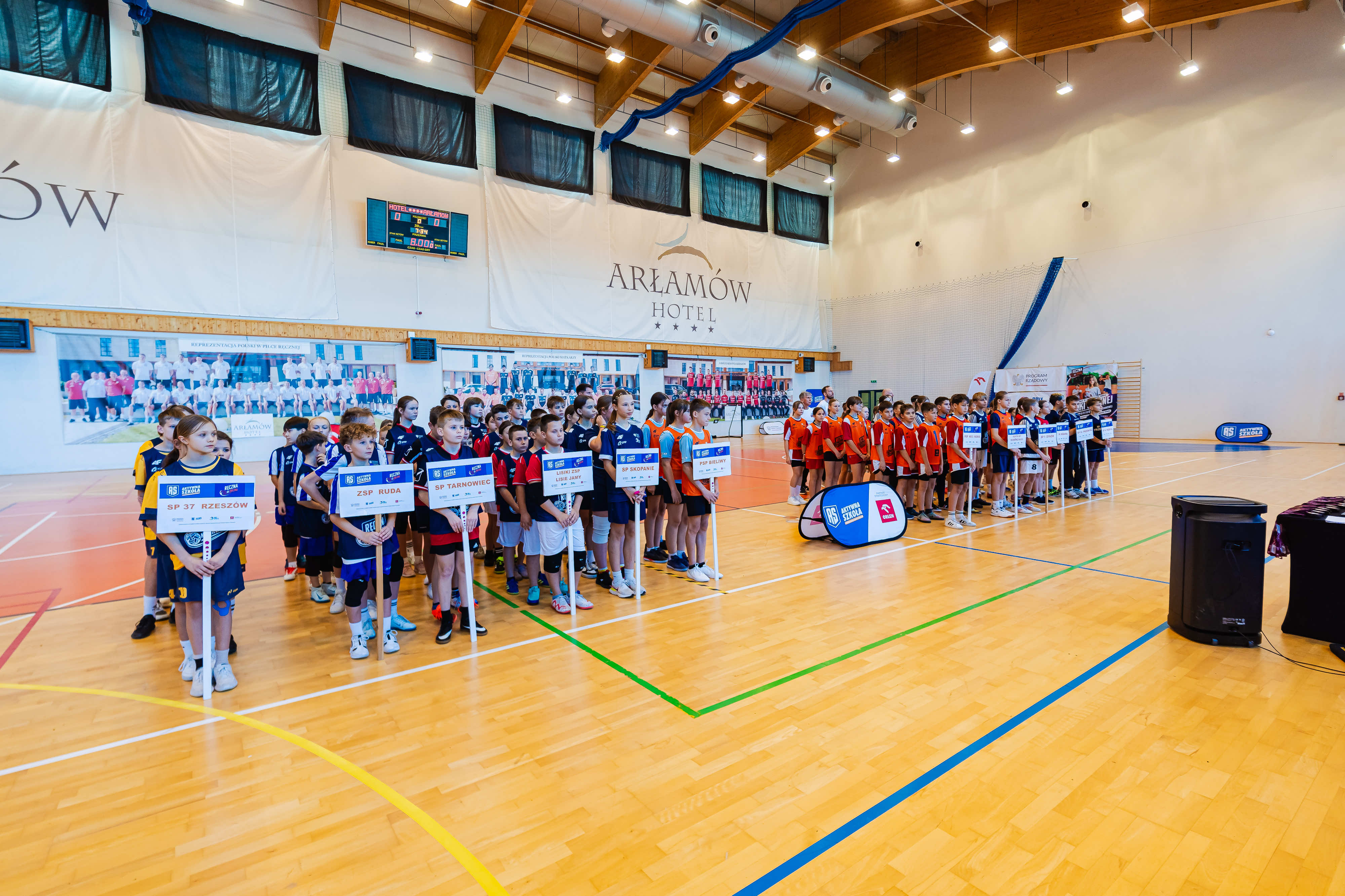 Drużyny na turnieju ,,Ręczna na orliku''