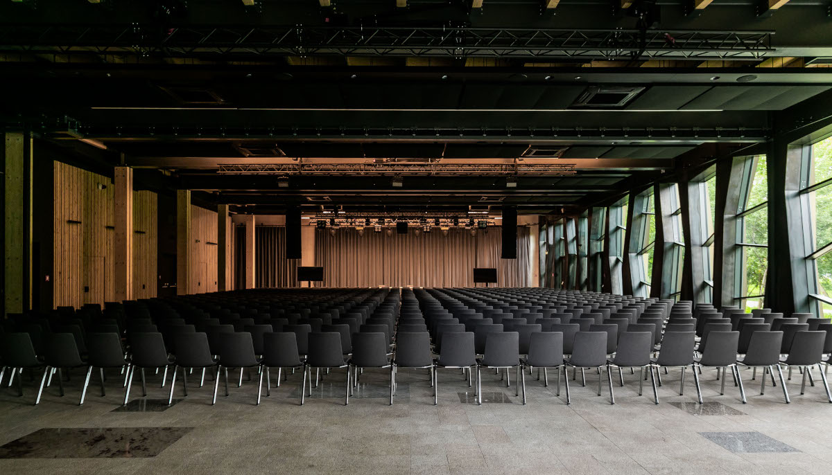 Sala konferencyjna w Trójmieście w układzie teatralnym