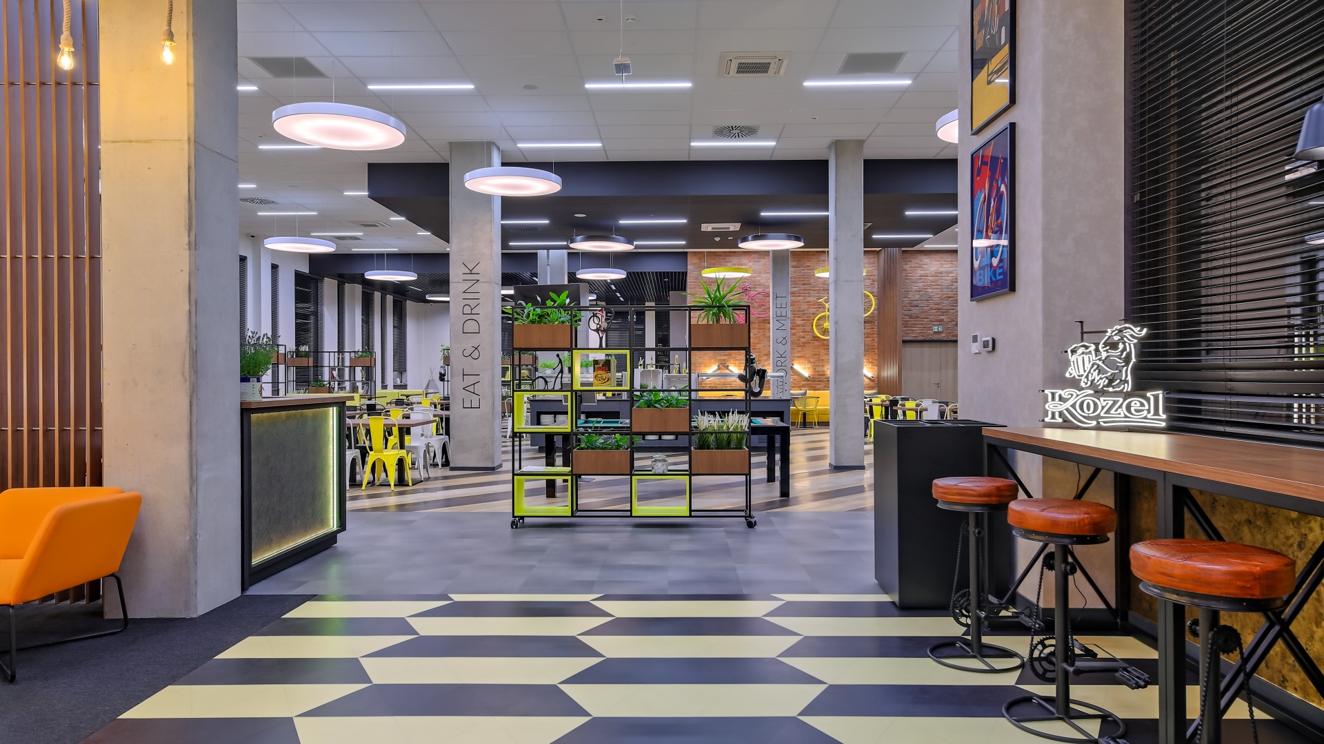 Wnętrze restauracji o3Eat w o3Hotel — Warszawa, Mokotów